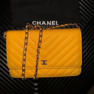 Caviar Quilted Wallet on Chain